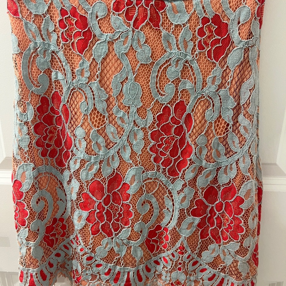 Storia Elegant Lace Midi Dress in Coral and Light Blue - Picture 4 of 9